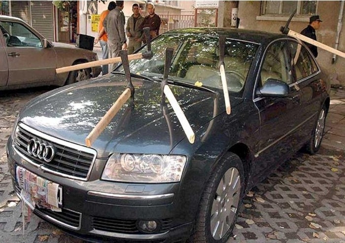 			 				Razbunare premeditata